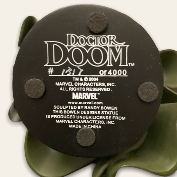 2004 - Marvel’s Dr. Doom - Bowen Designs Mini-Bust - #1517 of 4000 - Picture 4 of 4